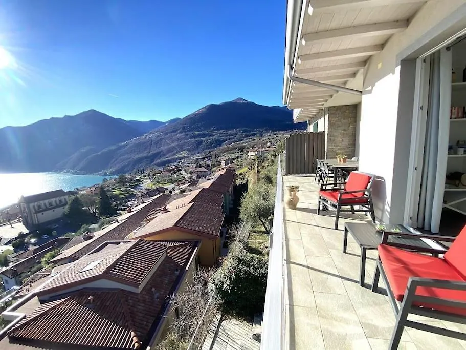 La Casa Sulla Collina Vista Lago Riva di Solto Apartment