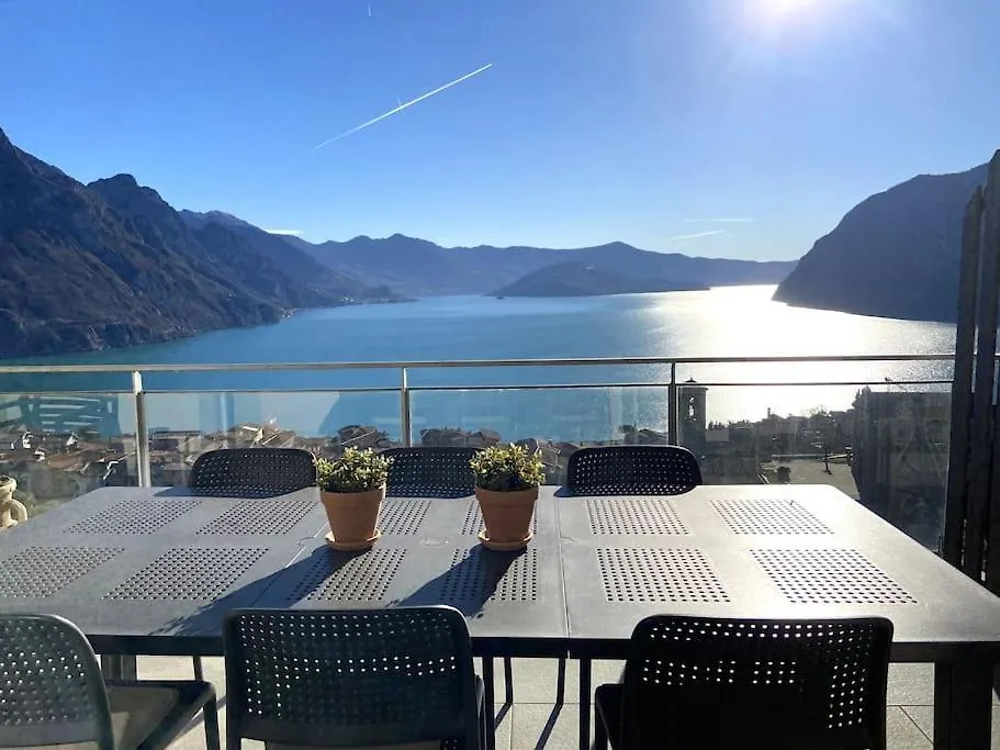 La Casa Sulla Collina Vista Lago Riva di Solto Italy